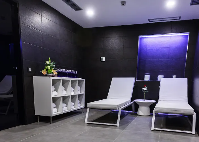 Seven Hotel & Wellness - Gay Men Only